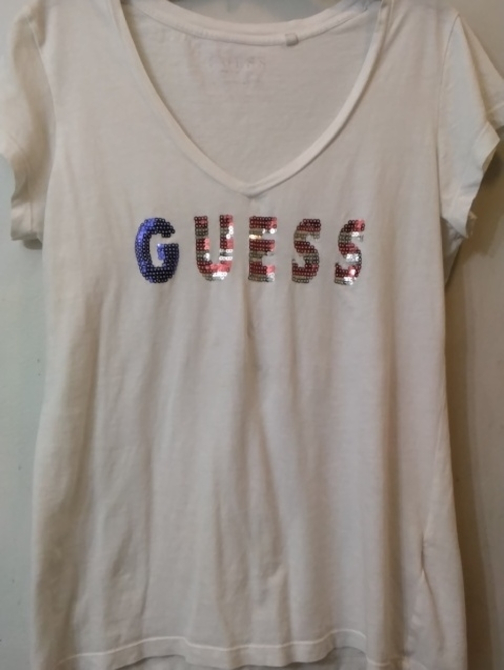 Vintage Y2K GUESS White Short Sleeve V-Neck Tee W/Multicolor Sequin Logo Size M